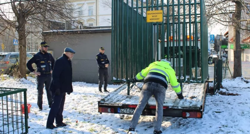 Burmistrz miasta Żywiec Antoni Szlagor o problemie z dzkami 