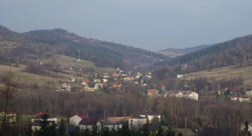 Pewel Mała: Wioska na Żywiecczyźnie