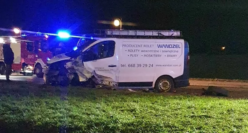 Pilne. Wypadek na Al. Jana Pawła 2  w Żywcu. Droga całkowicie zablokowane.