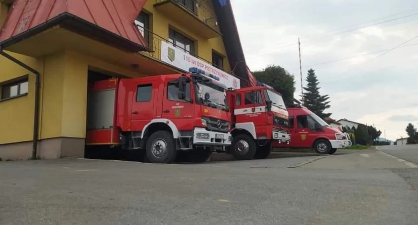 Próba samobójcza na wiadukcie nad  drogą S1
