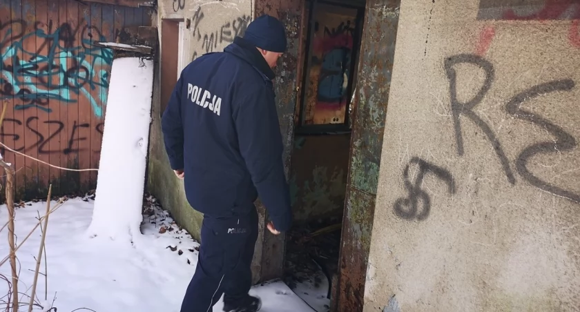 Dzielnicowi pomagają bezdomnym