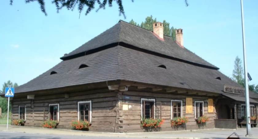 Stara Karczma w Jeleśni: Zabytek Przepełniony Historią