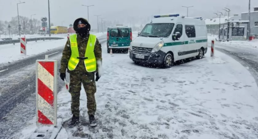 Pamiętajcie że na granicy że Słowacją mamy nadal kontrole.