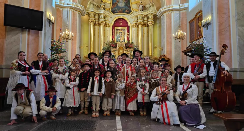 Zespół Pieśni i Tańca Żywczanie z Żywca Kolędowali w Makowie Podhalańskim z Anią Czupryn i Maciejem Ormancem