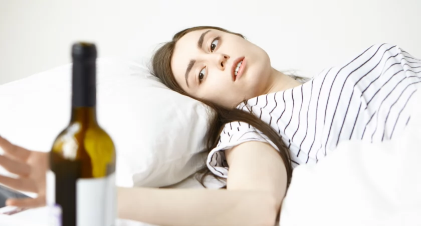ALKOHOLIZM – CO POWODUJE UZALEŻNIENIE OD ALKOHOLU? 
