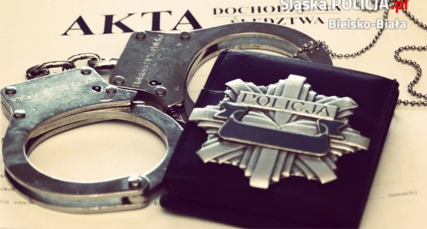 Zatrzymanie poszukiwanego europejskim nakazem aresztowania mieszkańca Ostrego za atak na policjanta siekierą.