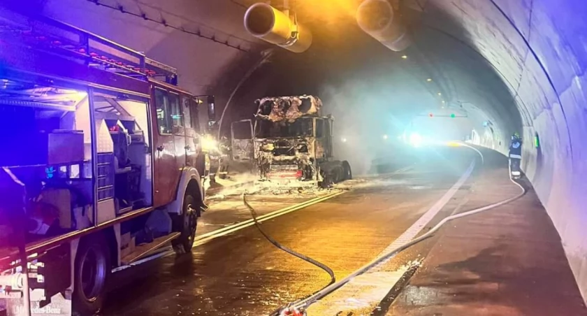 Pożar ciężarówki w tunelu Emilia