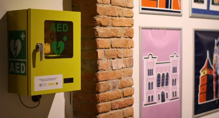 Zwiększając Dostępność AED: Żywiecka Fundacja Rozwoju na Ratunek