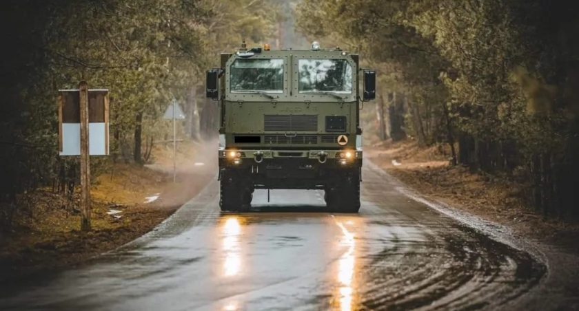 Na drogach możemy spotkać kolumny wojskowe