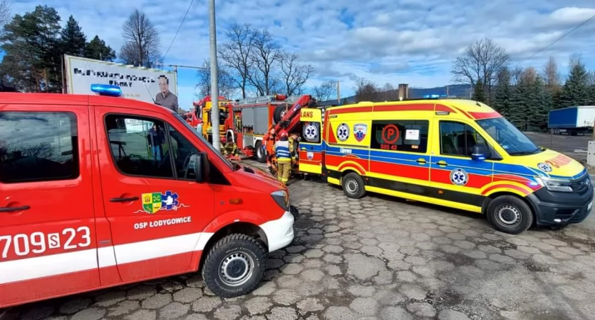 Wypadek z udziałem samochodu ciężarowego na ul. Żywieckiej 