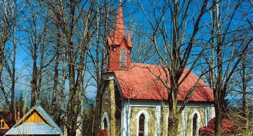 Sanktuarium Najświętszej Marii Panny Wspomożenia Wiernych w Przyłękowie: Świadectwo Wiary i Tradycji
