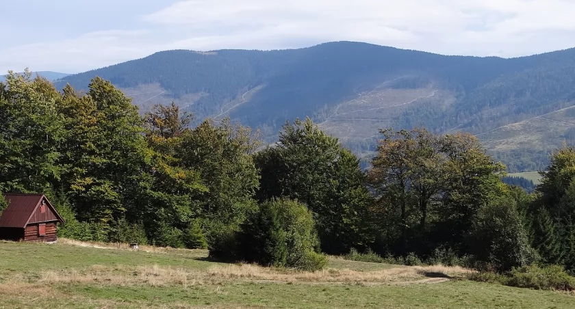 Rysianka: Szlak Przez Historię i Naturę Beskidu Żywieckiego