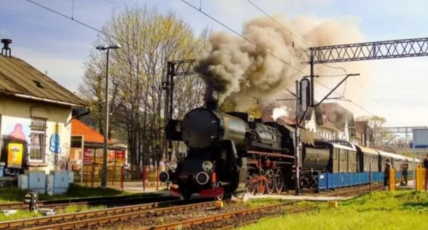 Nostalgiczna podróż w Beskidach: Pociągiem Retro z Żywca do Suchej Beskidzkiej