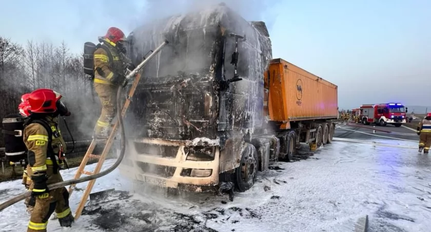 Pożar samochodu ciężarowego na S1