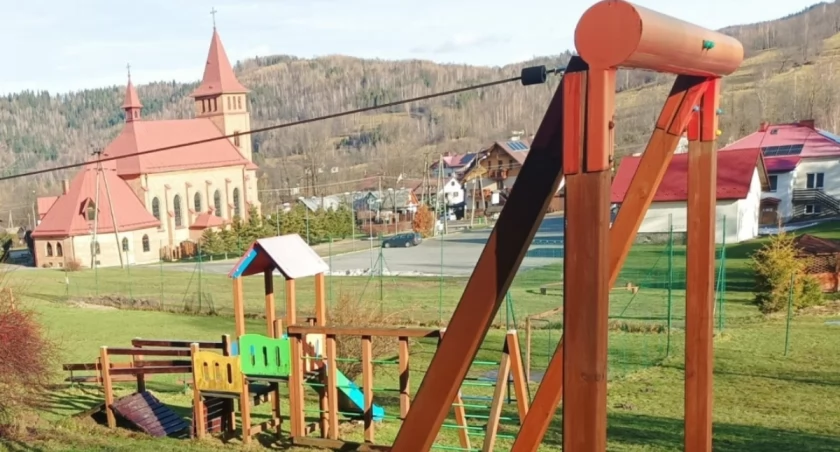 Szczytny cel zbiórki. Niech nowy plac zabaw przyniesie uśmiech dzieciom
