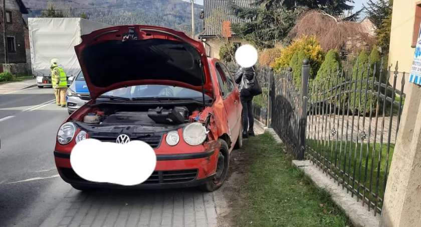 Wypadek z udziałem samochodu osobowego w Ciścu 