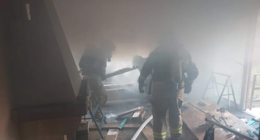 Pożar budynku w Międzybrodzie Bialskim
