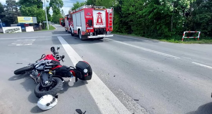 Zderzenie motocykla z samochodem osobowym 
