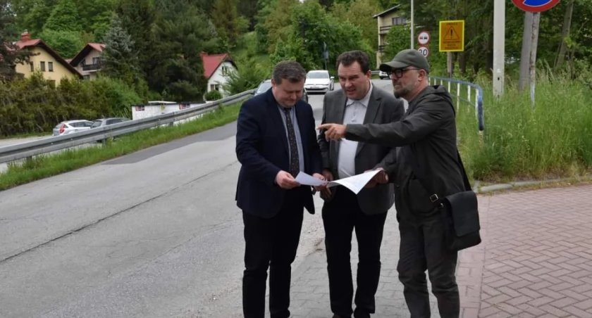 Wzmocnienie odcinka drogi 1474S ul.Komonieckiego 