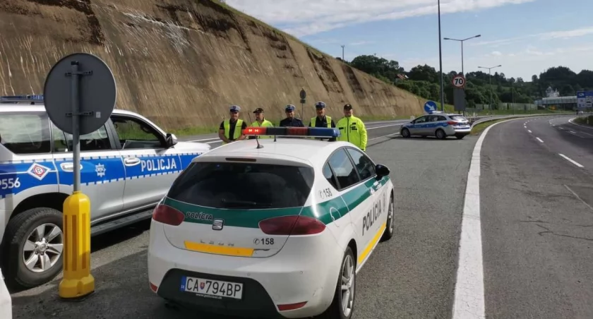 Na drogi ruszyły wspólne patrole Polskiej i Słowackiej Policji 