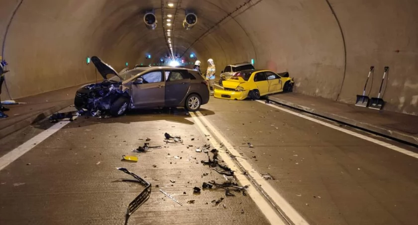 Groźny wypadek w tunelu Emilia Video