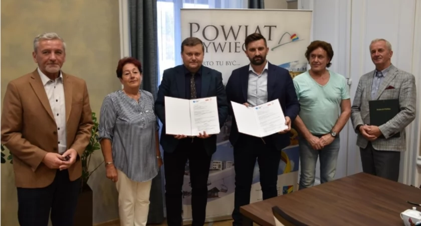  Powiat Żywiecki rozpoczyna renowację dachu SP ZOL w Rajczy