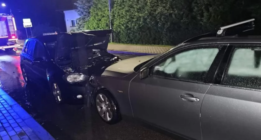Zderzenie trzech samochodów na ul. Żywieckiej w Świnnej