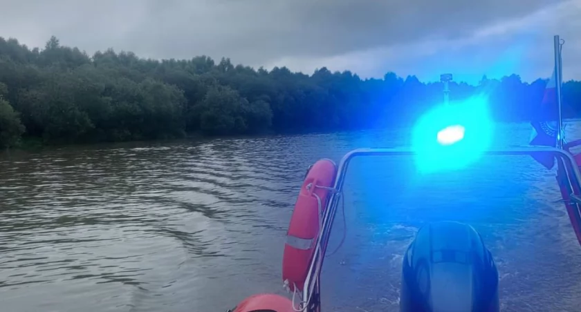 O krok od tragedii: Nocna wyprawa wędkarzy nad Jeziorem Żywieckim zakończona akcją ratunkową