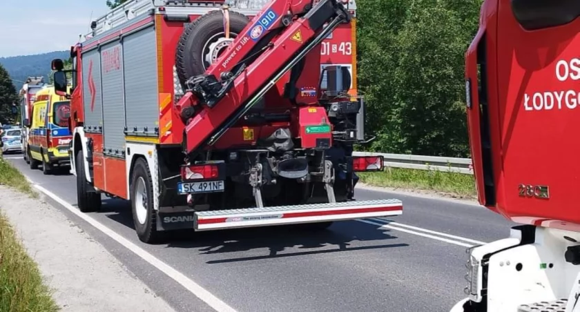 Wypadek w Łodygowicach: Zderzenie motocyklisty z samochodem osobowym