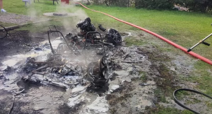 Pożar samochodu w Rycerce Górnej: interwencja służb ratunkowych
