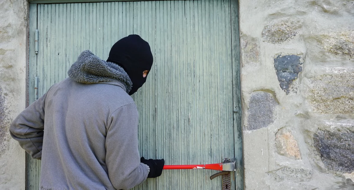 Kradzieże w powiecie żywieckim: brak zabezpieczeń ułatwia zadanie złodziejom