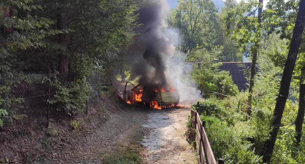 Pożar samochodu osobowego w Międzybrodziu Bialskim