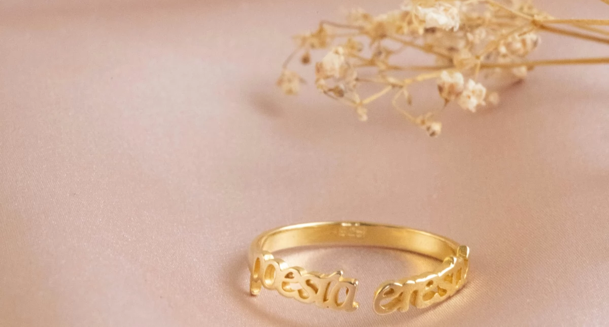 Biżuteria personalizowana: Jak stworzyć unikalny prezent?