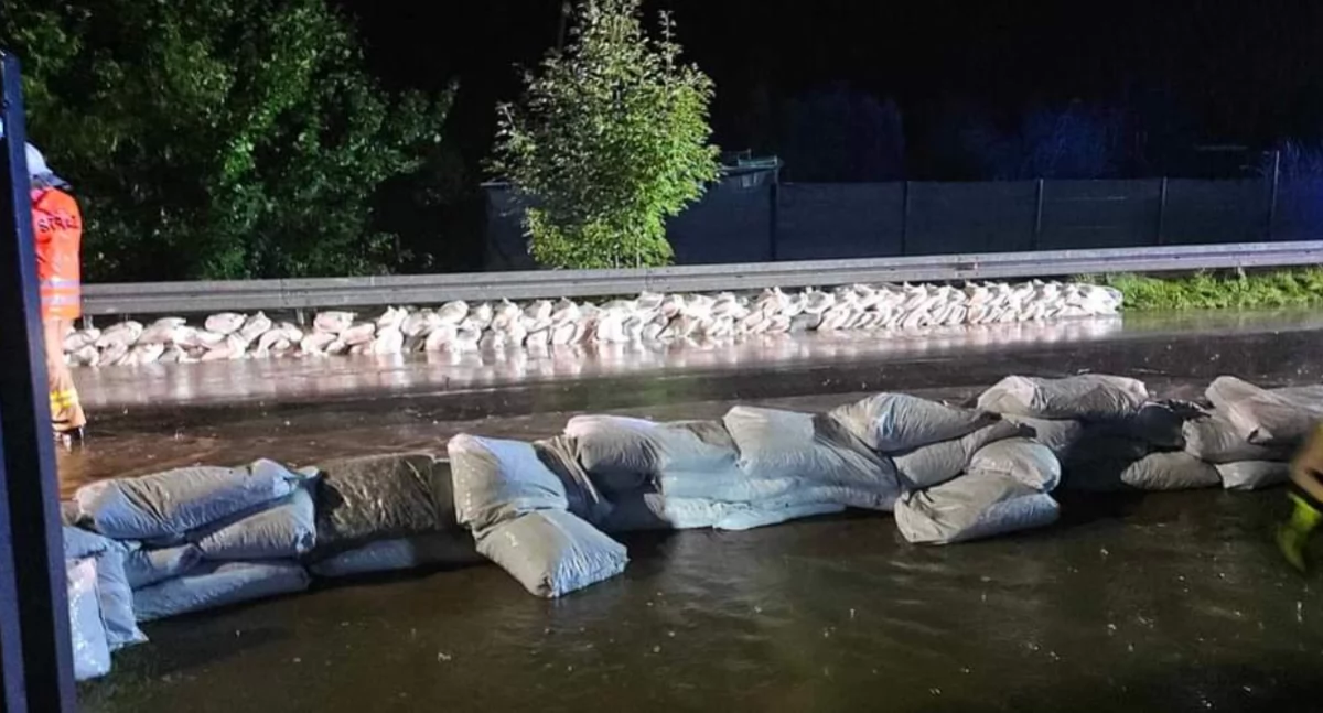 Intensywne działania OSP Łodygowice po ulewach w powiecie bielskim i żywieckim