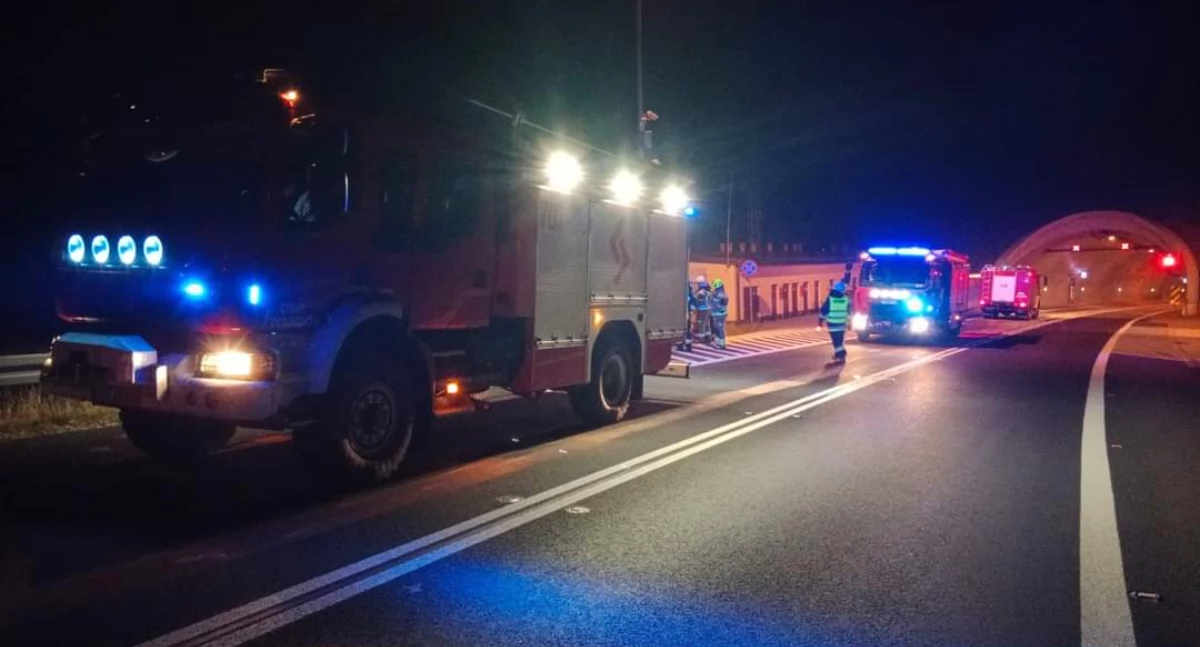 Interwencja służb w tunelu „Emilia” na drodze S1 – wyciek substancji ropopochodnej