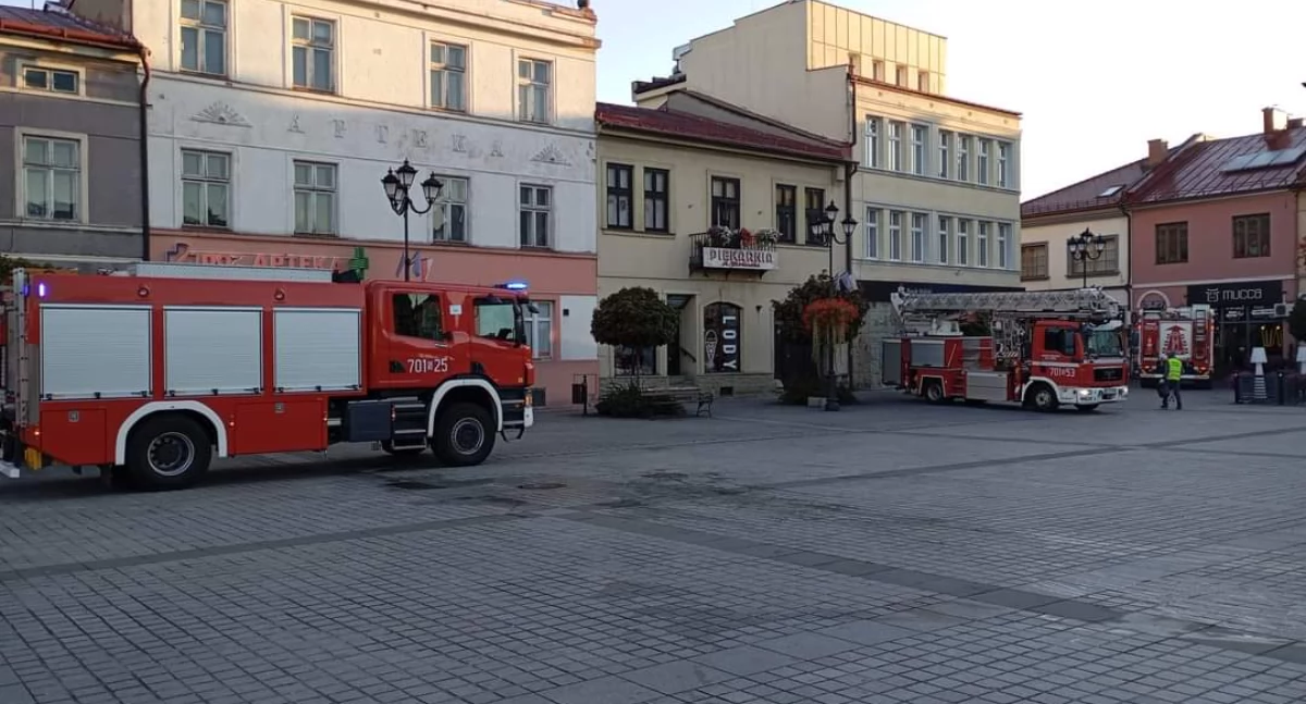 Interwencja służb w oddziale PKO na rynku w Żywcu