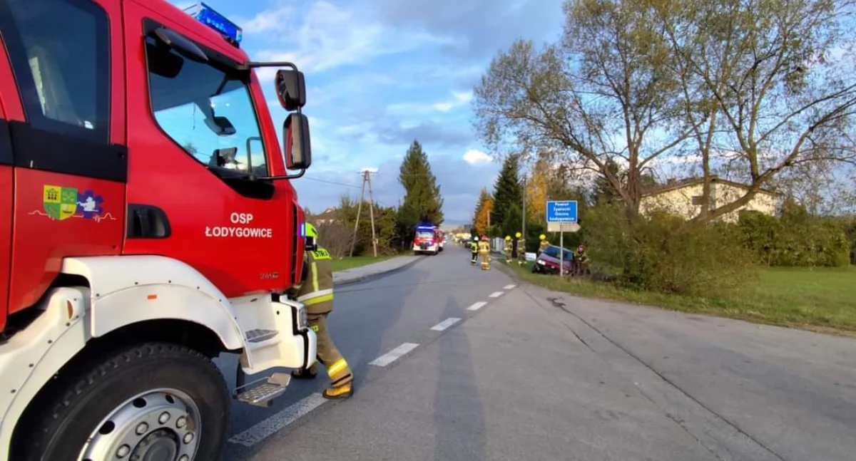 Wypadek na ul. Kasztanowej w Łodygowicach – jedna osoba poszkodowana
