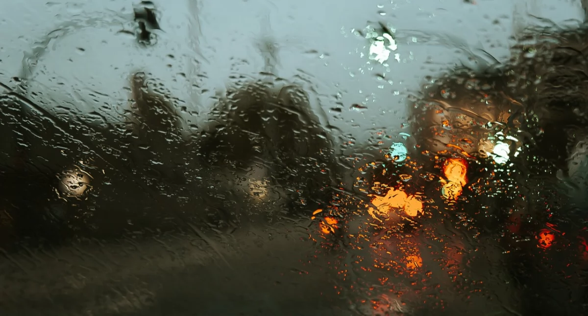 Ostrzeżenie Meteorologiczne: Silny Wiatr i Możliwe Burze
