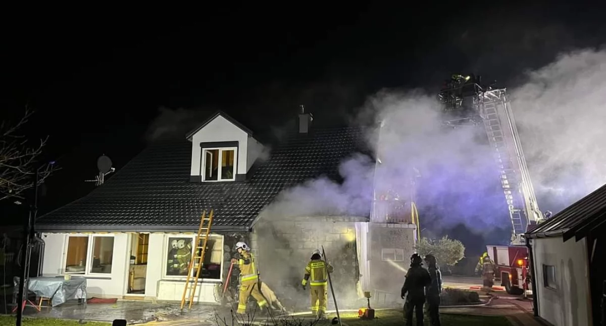 Pożar budynku mieszkalnego w Łodygowicach – szybka interwencja służb