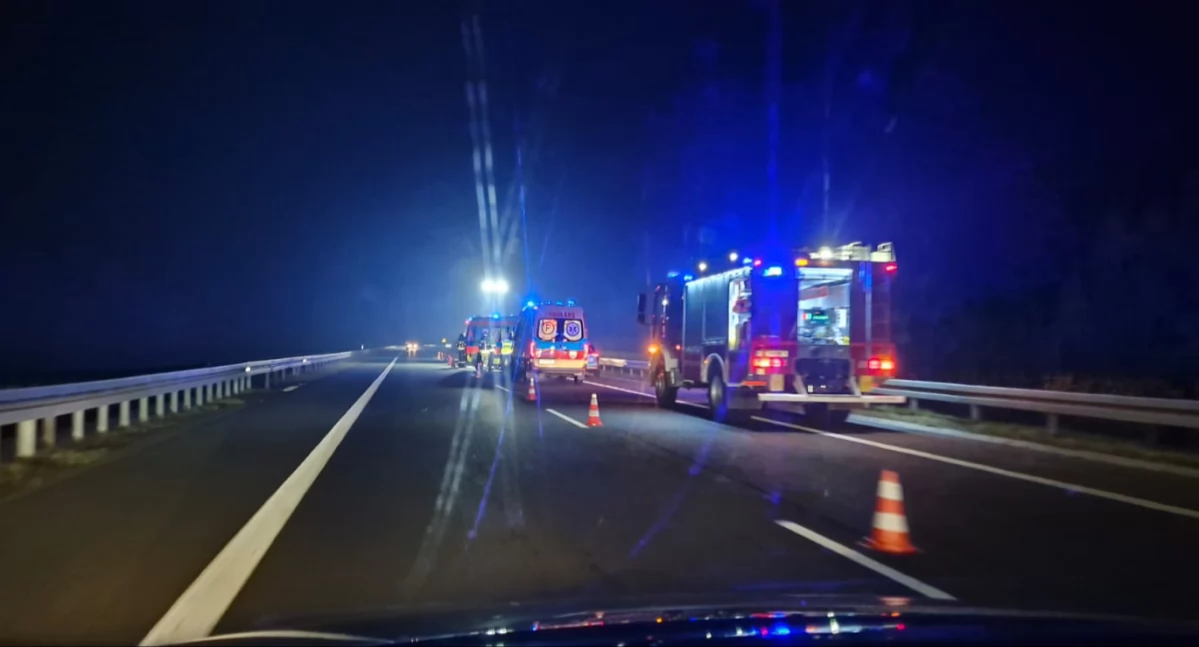 Wypadek na S1 w Wieprzu: Samochód osobowy uderzył w barierki