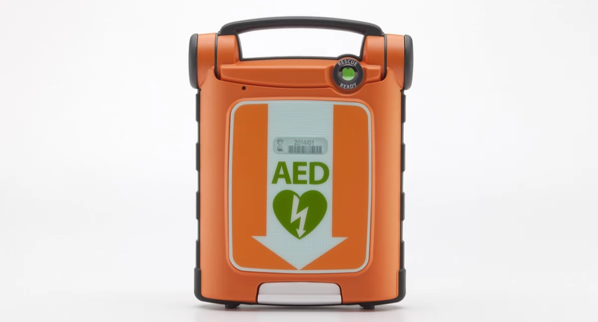 Szybka reakcja ratuje życie w Sądzie Rejonowym w Żywcu – defibrylator AED w akcji