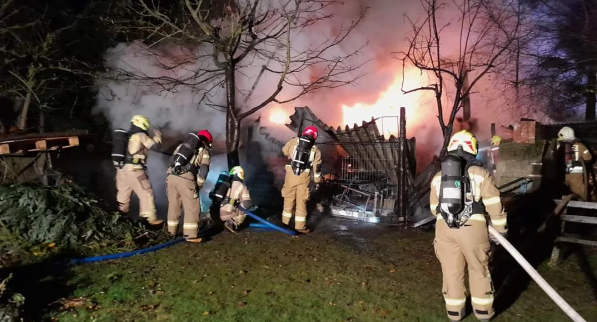Pożar budynku gospodarczego w Węgierskiej Górce – szybka akcja strażaków