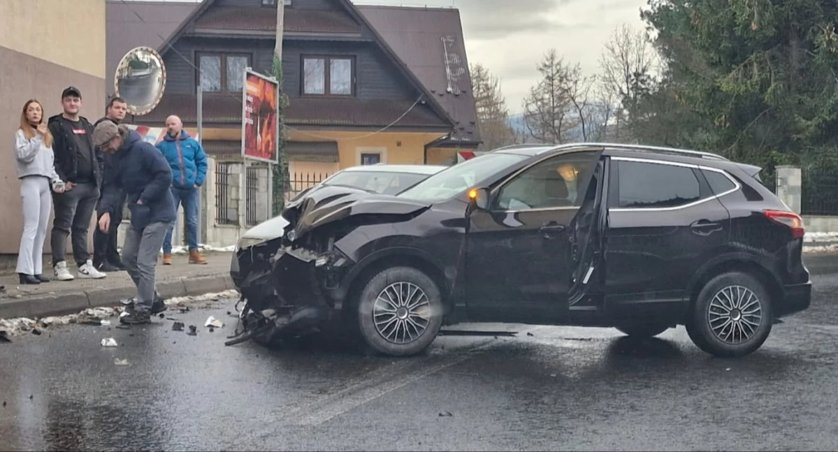 Wypadek na zakręcie koło kościoła w Jeleśni – możliwe utrudnienia