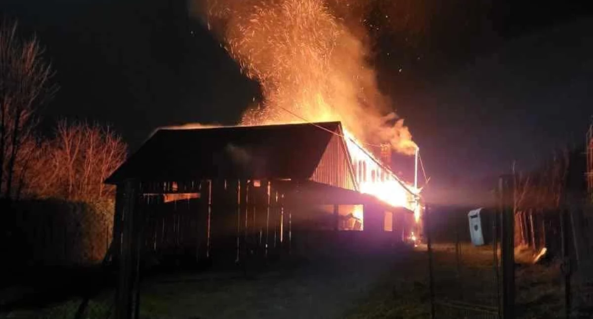 Pożar budynku mieszkalno-gospodarczego w Biernej