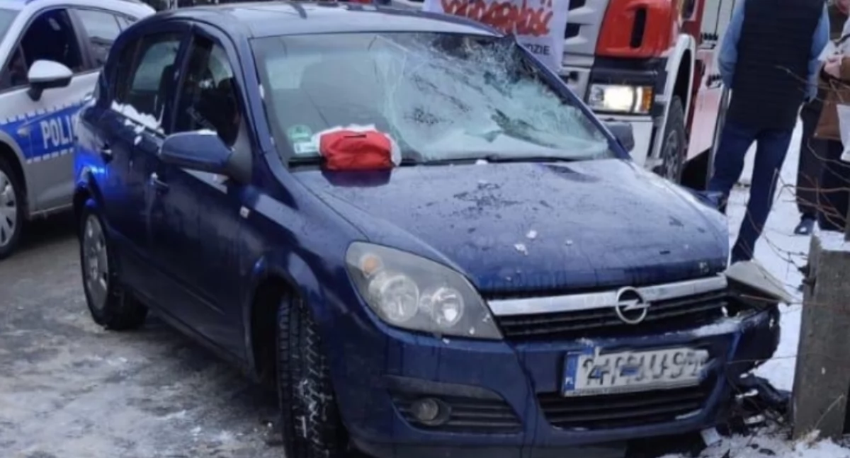 Poważny wypadek w Radziechowach: pieszy potrącony przez samochód