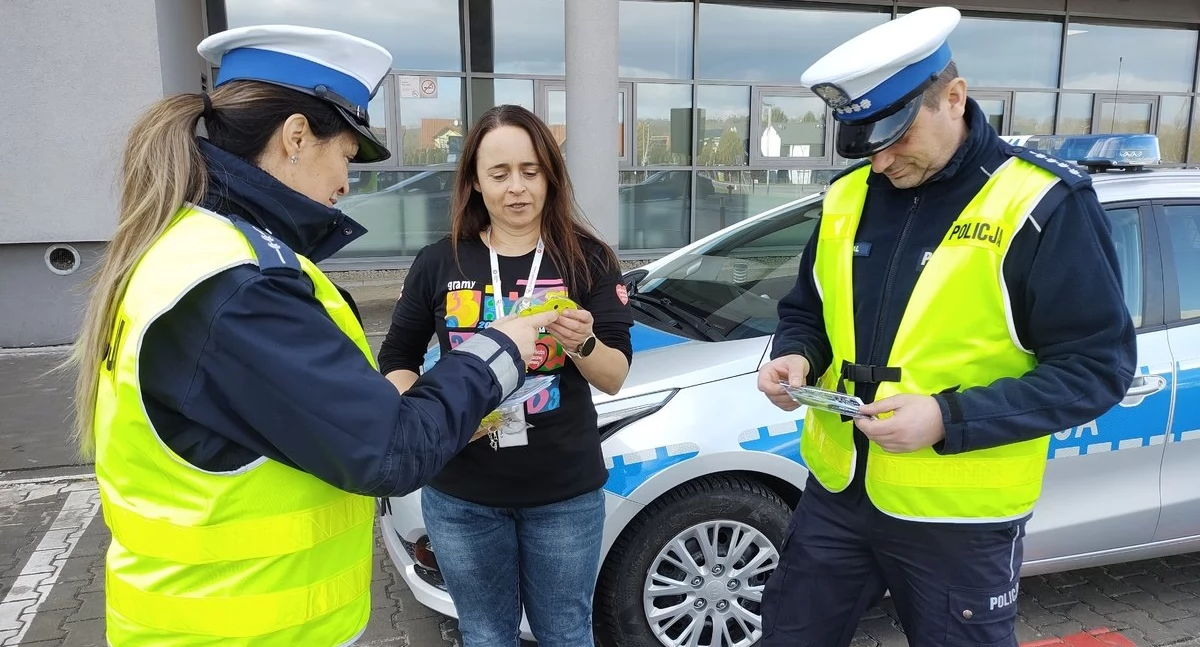 Policjanci wspierają WOŚP i dbają o bezpieczeństwo mieszkańców