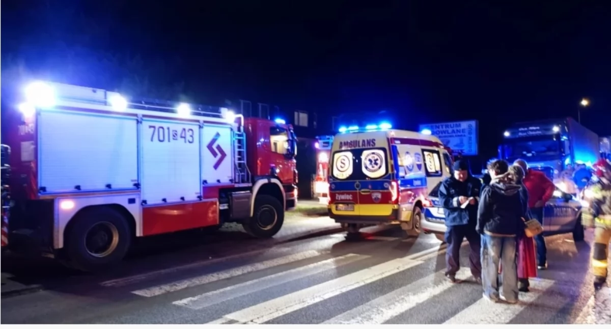 Niebezpieczny weekend na drogach powiatu żywieckiego – liczne wypadki i potrącenia