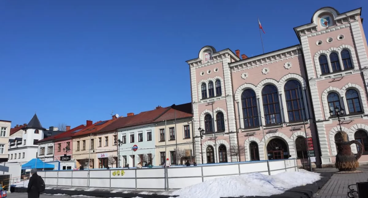 Ostatni tydzień zimowej zabawy na lodowisku w Żywcu!