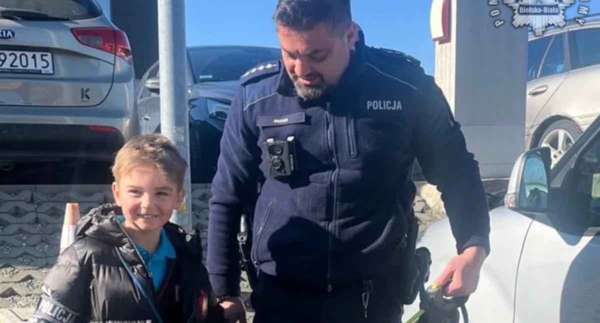 Mały pasjonat wielkiej służby – wyjątkowy gość w bielskiej komendzie