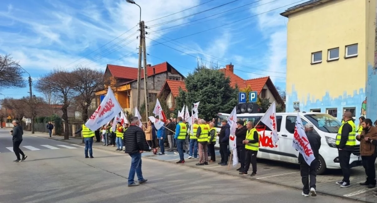Pracownicy Hutchinsona z podwyżkami po miesiącach negocjacji i protestów